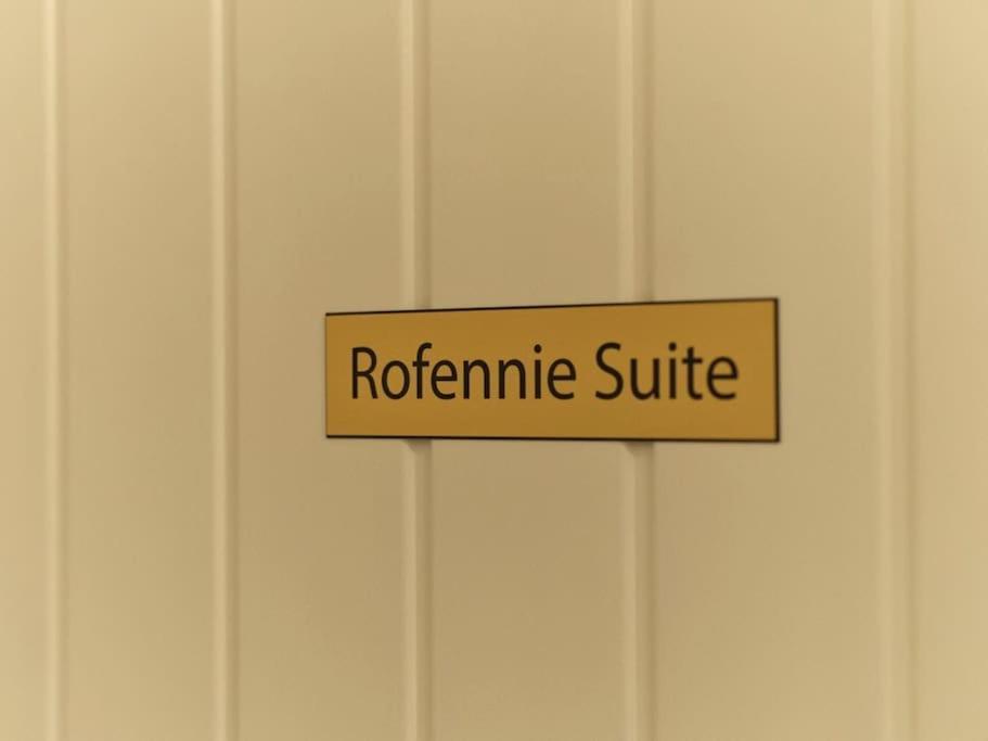 Rofennie Suite -Luxury Ensuite Room! Maidstone Exteriör bild