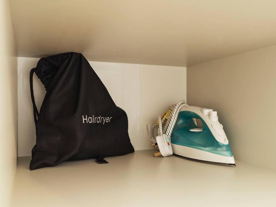 Rofennie Suite -Luxury Ensuite Room! Maidstone Exteriör bild