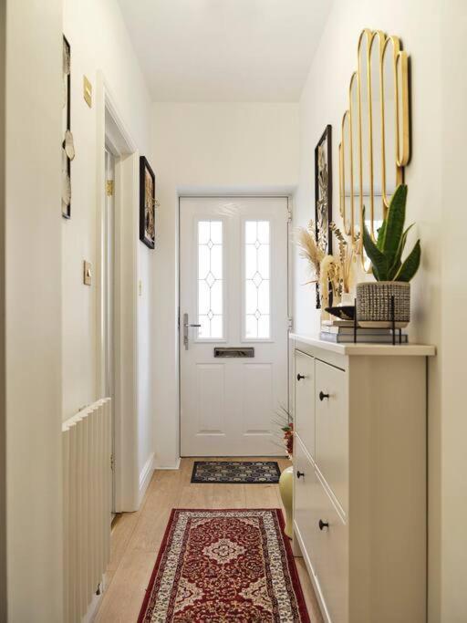 Rofennie Suite -Luxury Ensuite Room! Maidstone Exteriör bild